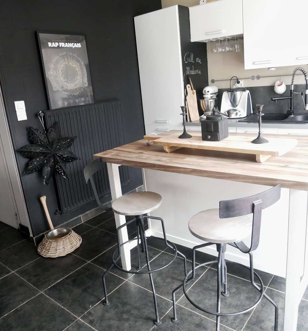 Photo by Virginie Lopez in Chavanoz, Rhone-Alpes, France with @lamajoretteamoustache.