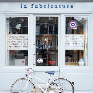 Photo by la fabricature in Saint-Louis (quartier de Versailles) with @leslipfrancais, @jieldeofficiel, @lamajoretteamoustache, @tolixsteeldesign, and @jars.ceramistes. May be an image of bicycle.