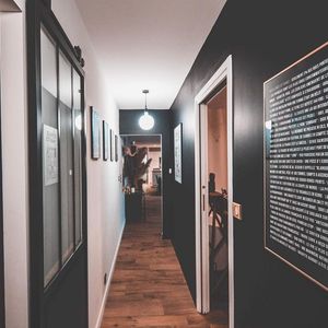 Photo by Lejournaldemamaisonanantes in Nantes, France with @lamajoretteamoustache. May be an image of indoor.