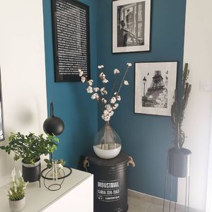 Photo shared by ᒪᗩETITIᗩ on July 11, 2021 tagging @posterstore, @lamajoretteamoustache, and @atmosphera_deco. May be an image of flower and indoor.