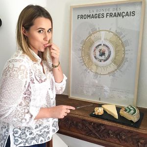 Photo by sophieRmakeup in Clermont-Ferrand, France with @lamajoretteamoustache. May be an image of 1 person, indoor and text that says 'LA RONDE DES FROMAGES FRANÇAIS !!!!!!!! 11 色'.